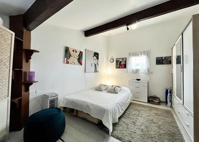 Joli T1 De 40m² A Calvi, Vue Mer, Avec Mezzanine Et Parking Apartment *
